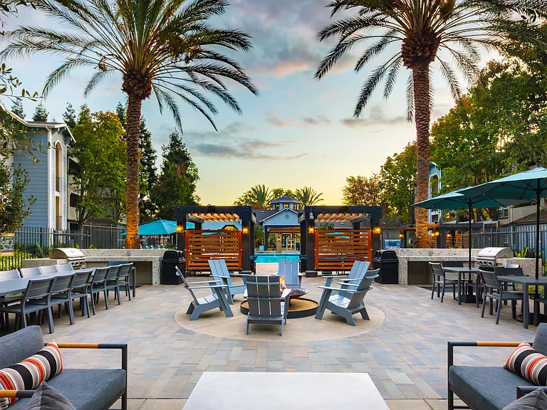 With two separate barbecue lounges to enjoy, an impromptu picnic or cookout is always within reach