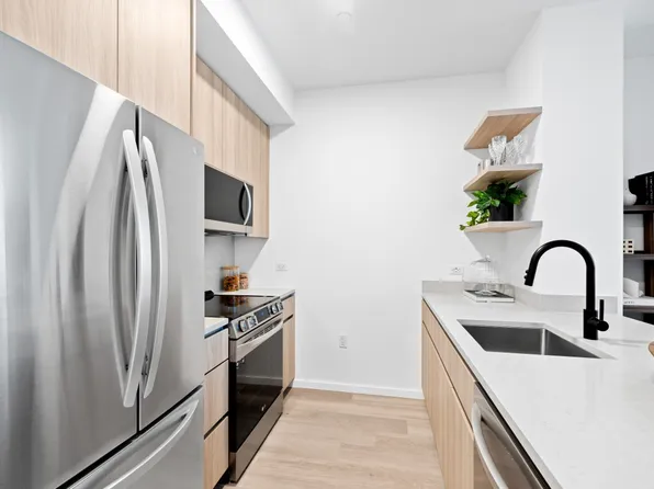 504 Sackett Street image 3 of 24