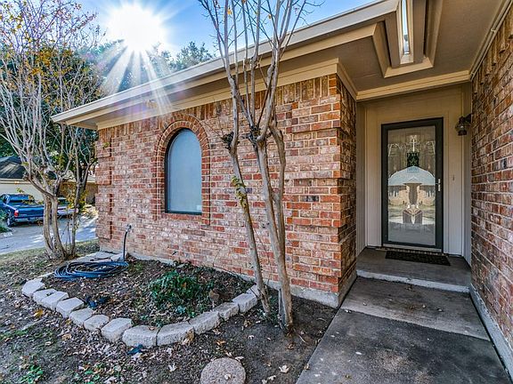 3rd image of 720 Sunrise Ct