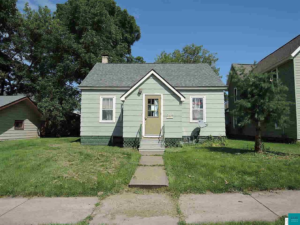1st image of 308 11th Ave W