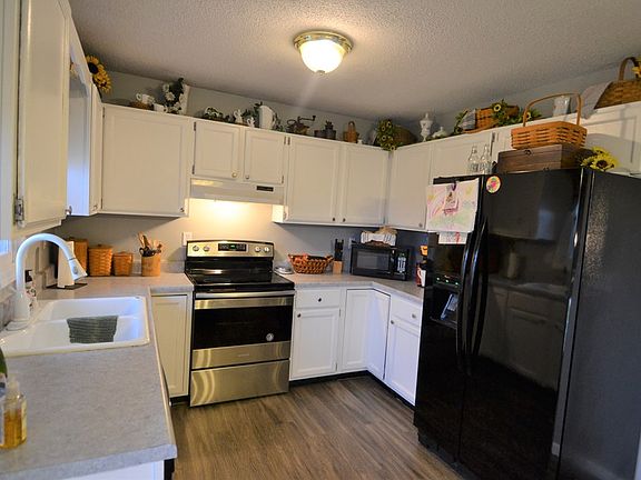 3rd image of 16870 Clearwater Way