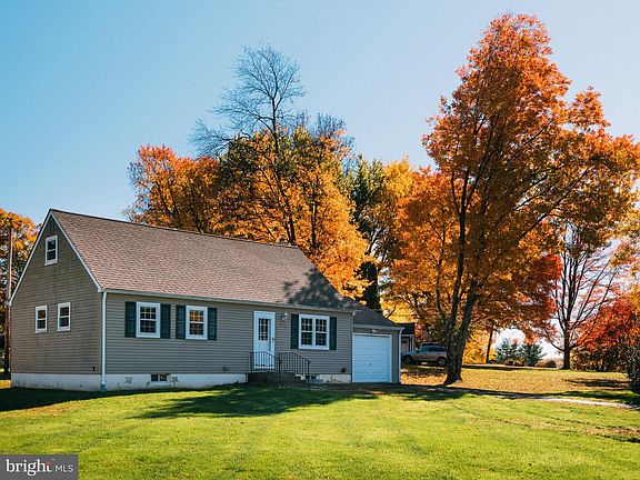 4th image of 315 Oak Ln W