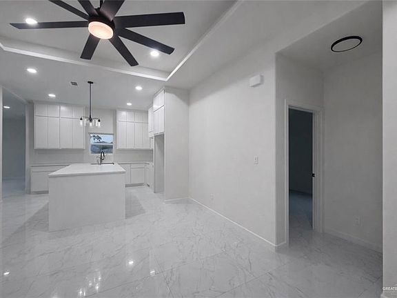 5th image of 901 La Laguna Rd