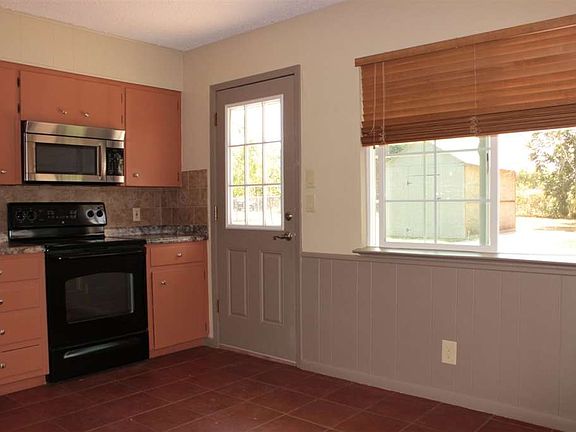 5th image of 504 N River Oaks Dr