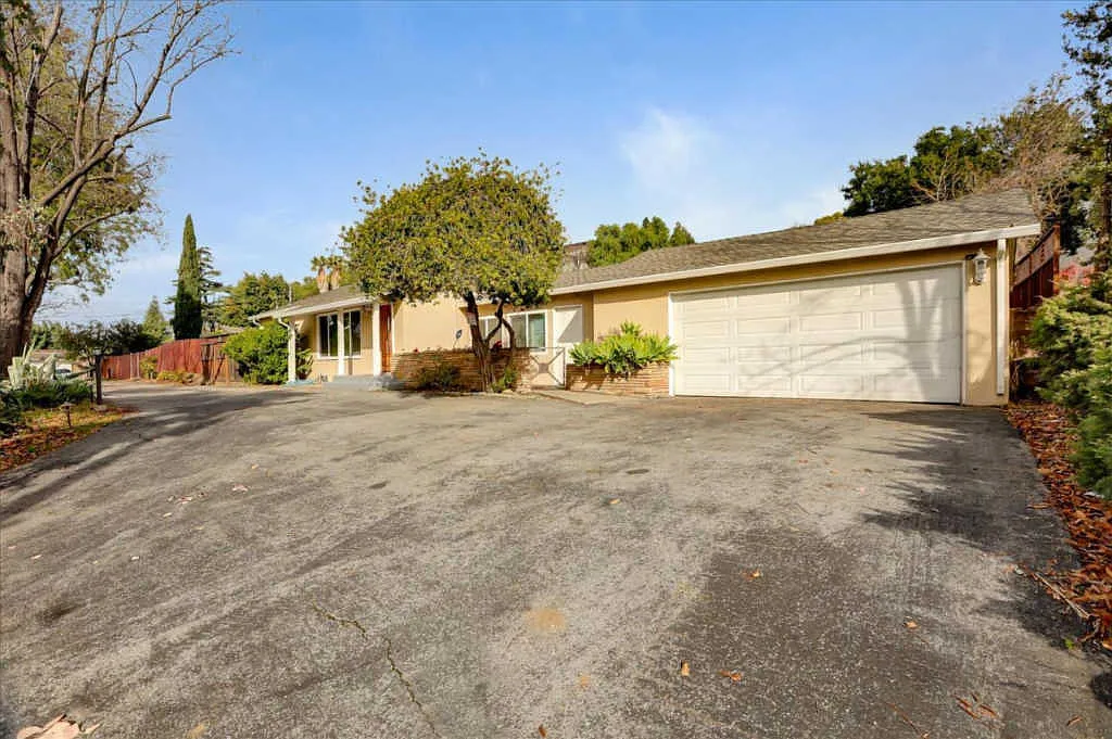 10150 Clayton Rd photo 1