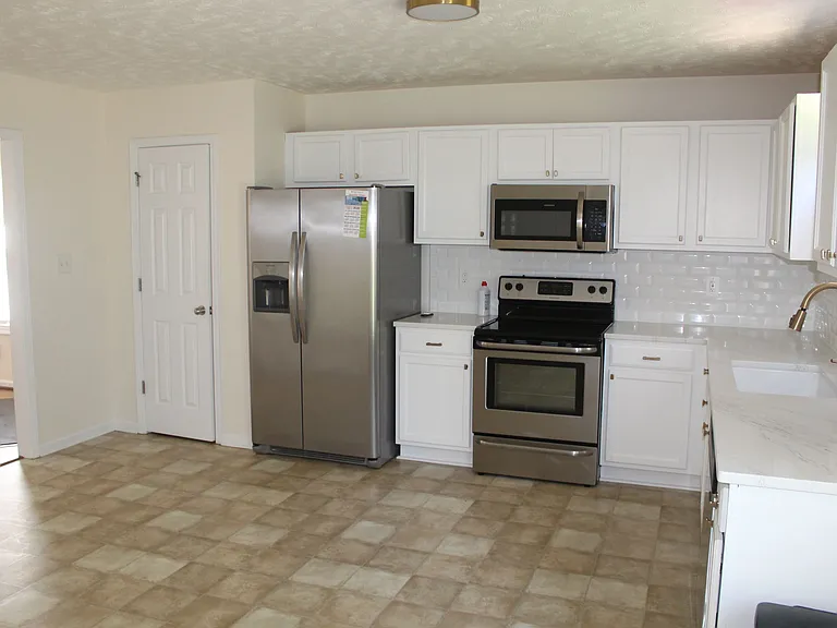 4906 Yorkchester Dr — Photo 3