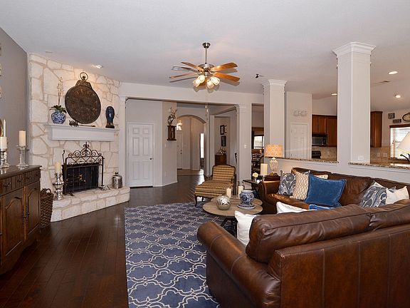 3rd image of 3909 Hickory Bend Trl