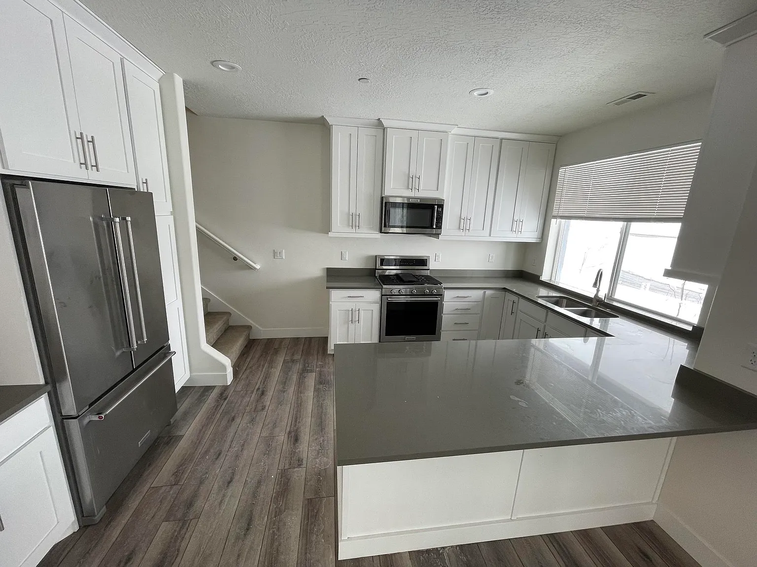 2 bed, 1650 sqft, $3,300 — Photo 4