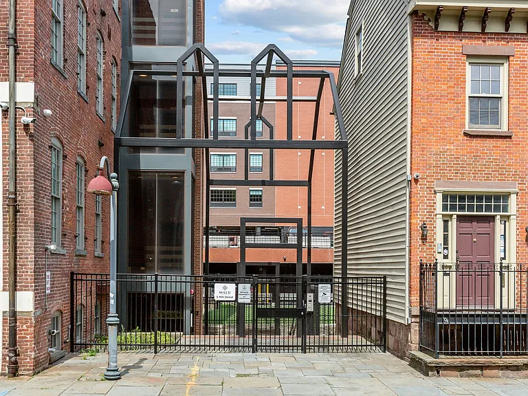 Mill Street Square — Photo 10