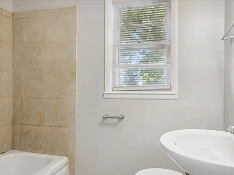 2048 Whitney Ave — Photo 19