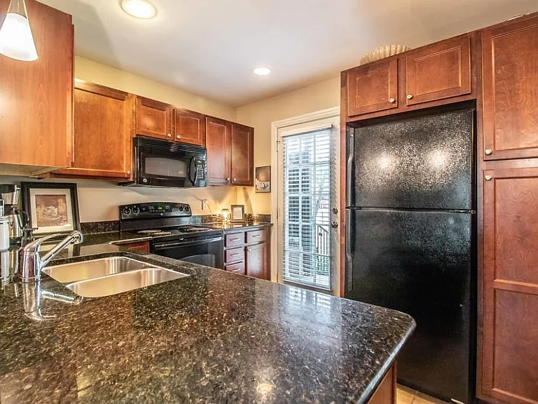 2824 Minert St — Photo 6