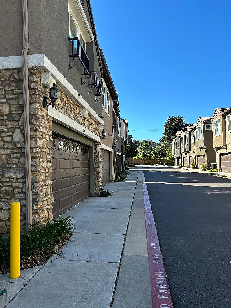 3 bed, 3.5 bath, 1631 sqft, $3,675 — Photo 4