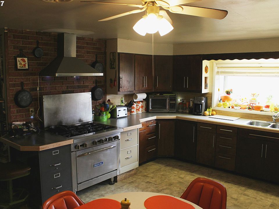 2nd image of 849 NE Madrona Dr