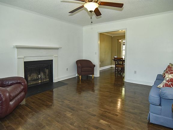5th image of 1613 Willow Creek Ln