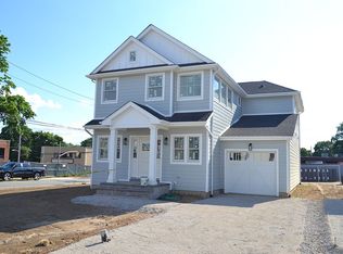 1 Madison Pl, Roslyn Heights, NY 11577
