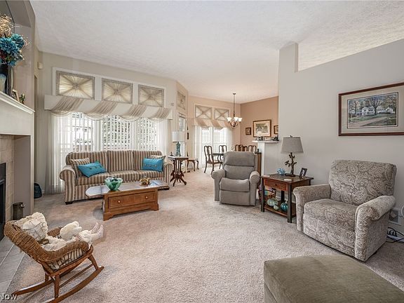 5th image of 1827 Southpointe Cir NE