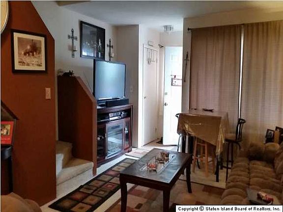 2nd image of 7 Wildwood Ln