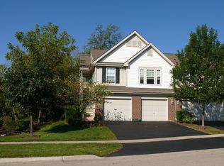 157 Meredith Ln #14-1, Streamwood, IL 60107