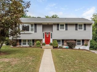 45 Vartellas Dr, Uncasville, CT 06382