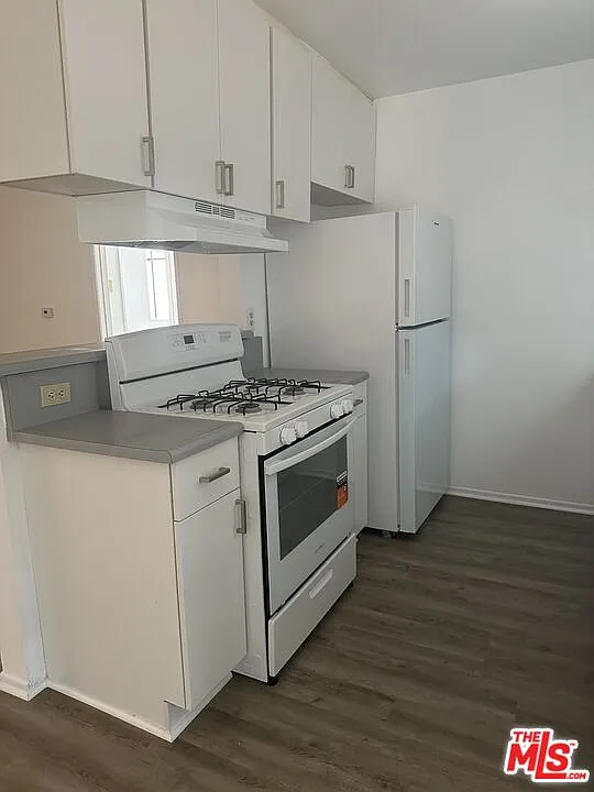 2 bed, 2.0 bath, $2,700 — Photo 3