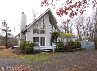 513 Canoebrook Dr, Hawley, PA 18428