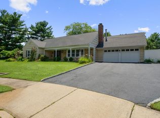 2 Romeo Ct, Old Bridge, NJ 08857