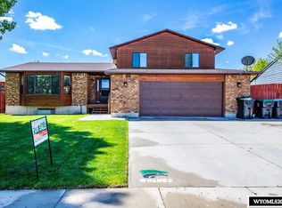 800 Saratoga Dr, Green River, WY 82935