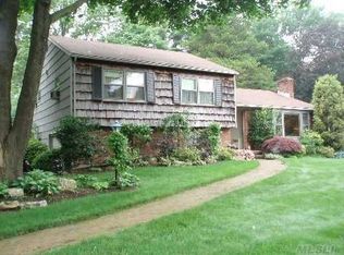 12 Harwood Dr W, Glen Cove, NY 11542