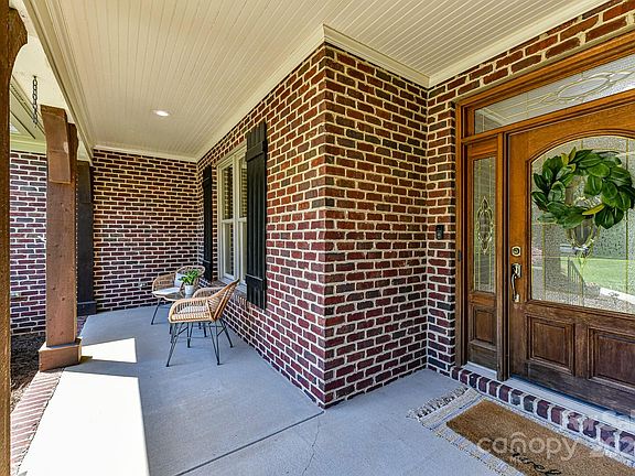 4th image of 3845 Hoodridge Ln