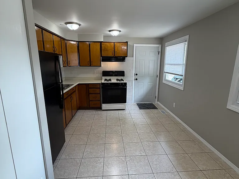 2504 Campbell Dr — Photo 6