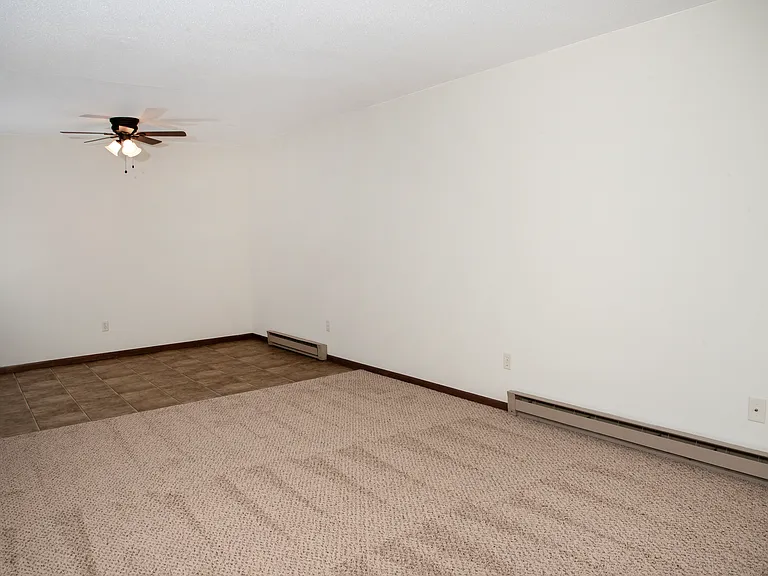 Laurel Place Apartments — Photo 24