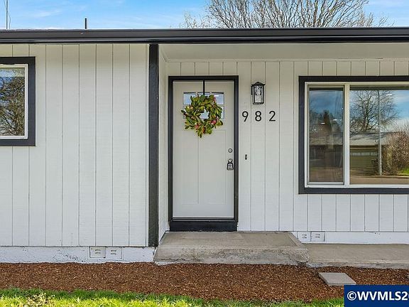 2nd image of 982 Queen Ct NE