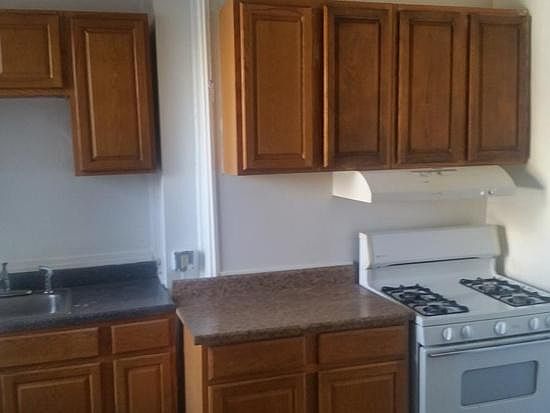 2nd image of 32 Vroom St #1
