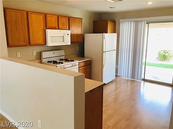 4th image of 1084 Blue Sands Ct #0