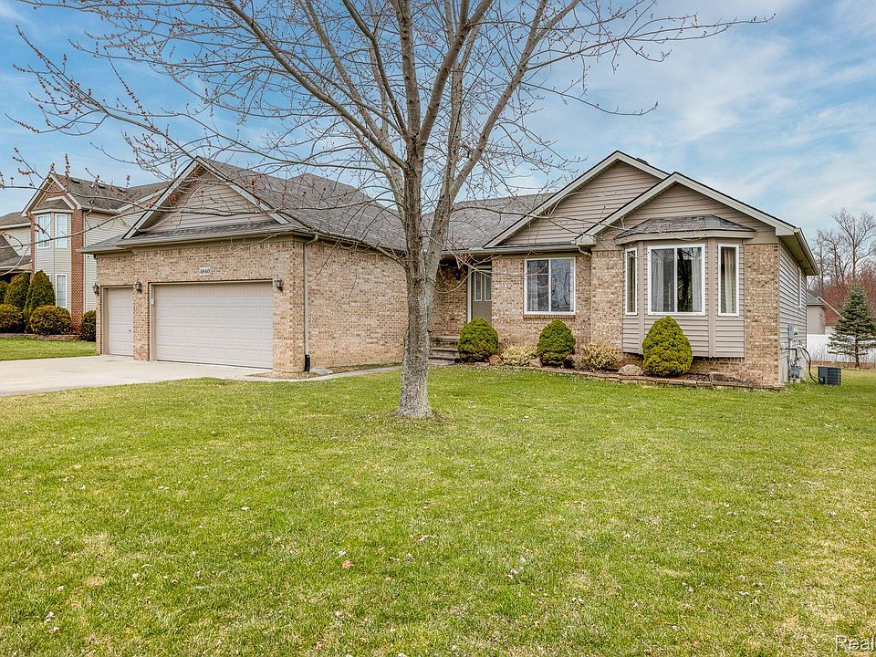 1st image of 4840 Camelot Dr