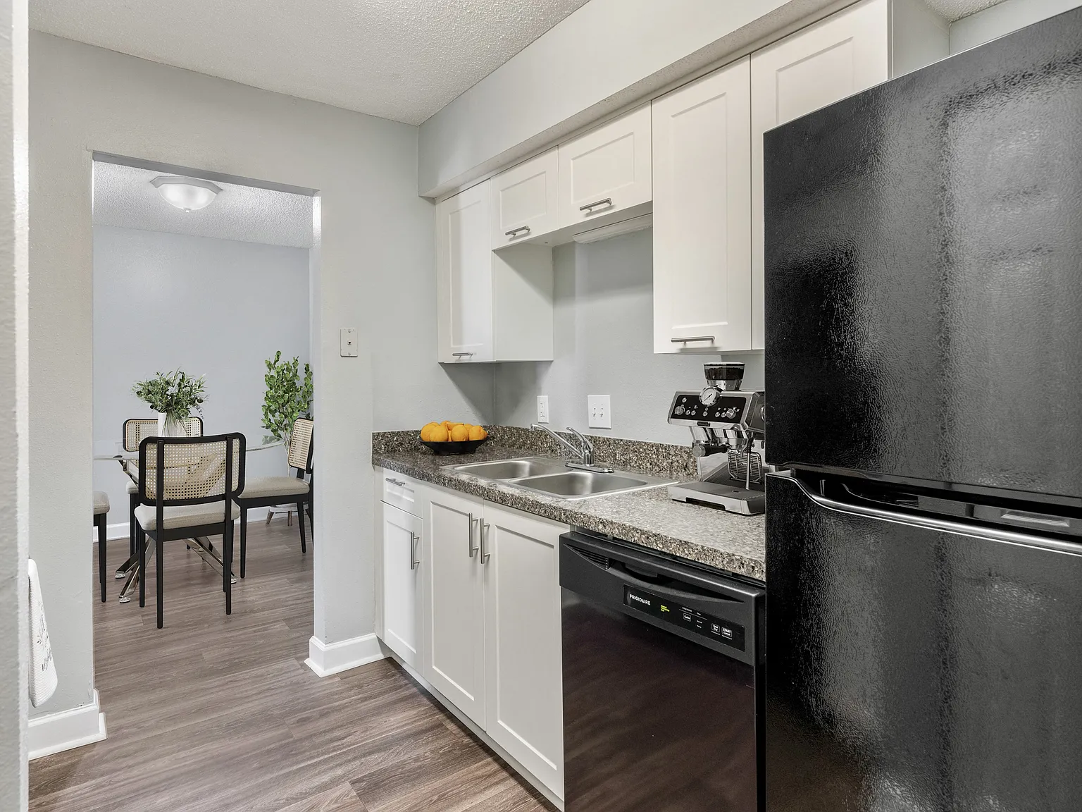 Mirabelle Apartments — Photo 3
