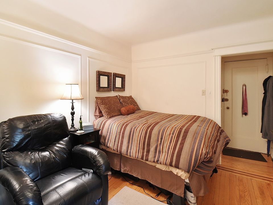 2nd image of 49 Willow St APT 1B