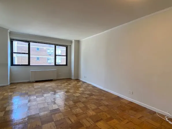 300 West 55th Street image 6 of 8