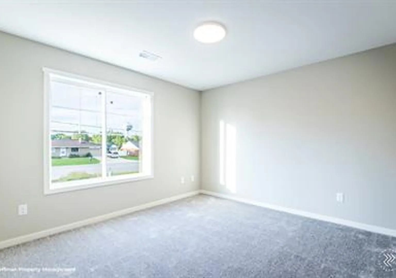 4 Mile Place — Photo 2
