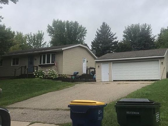 4th image of 129 7th Ave NW