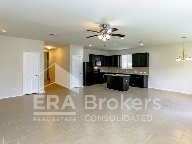 8918 Night View Dr — Photo 4