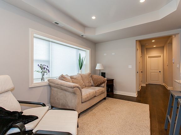 3rd image of 4210 N Sacramento Ave #1