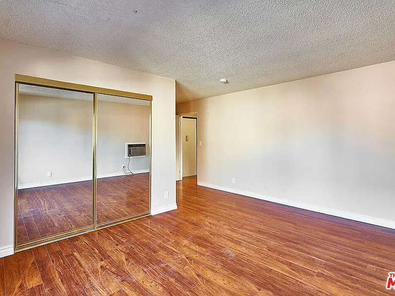820 S Saint Andrews Pl #203 — Photo 12