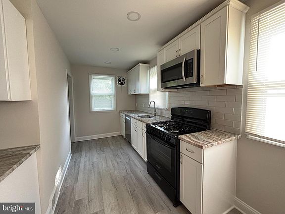 3rd image of 147 Russell Ave