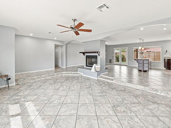 3rd image of 802 W CARIBBEAN Lane