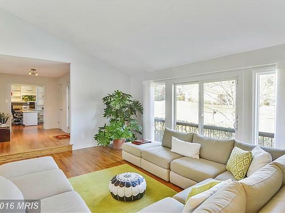 4th image of 802 Twin Oaks Dr