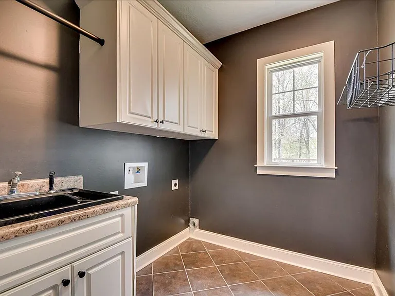 208 Havelock Dr — Photo 25