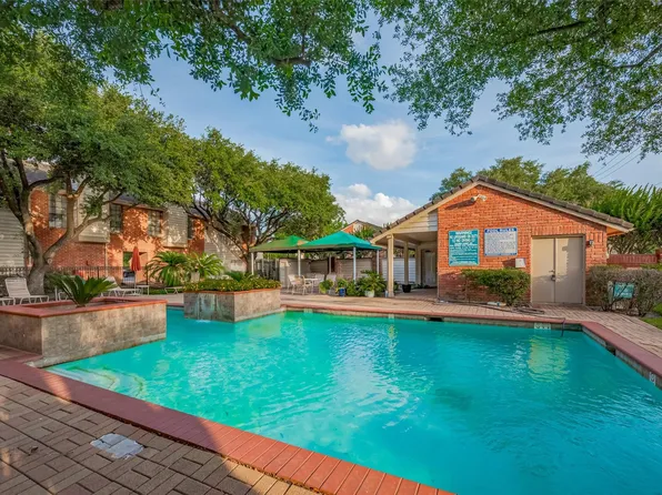 2211 S Kirkwood Rd APT 19, Houston, TX 77077