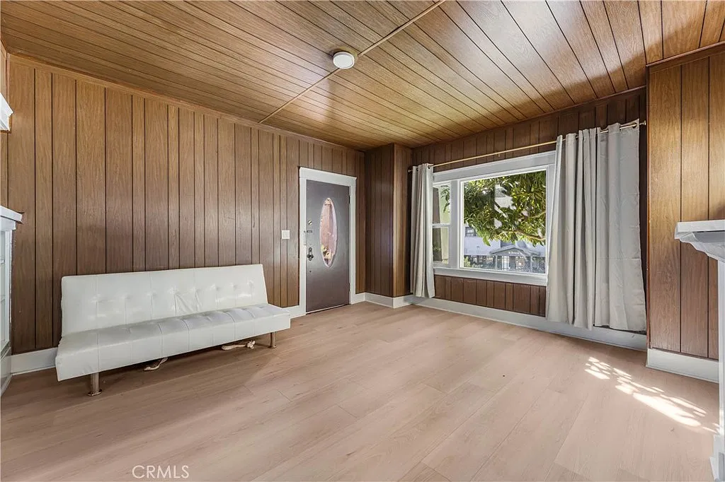 1 bed, 800 sqft, $2,501 — Photo 3