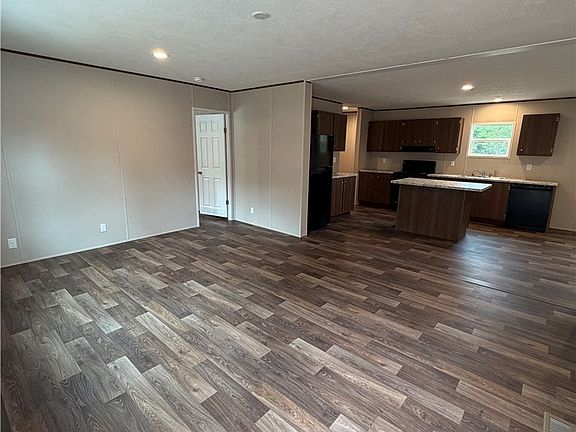 3rd image of 1415 Slaton Rd